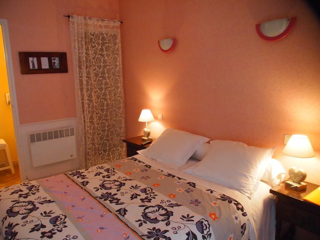 Hotel Emma Calve Millau Quarto foto