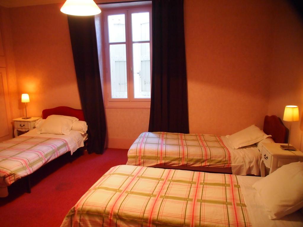 Hotel Emma Calve Millau Quarto foto