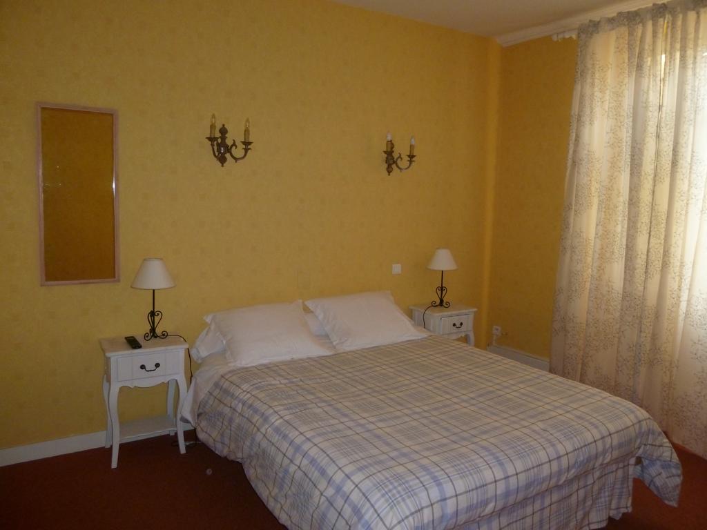 Hotel Emma Calve Millau Quarto foto